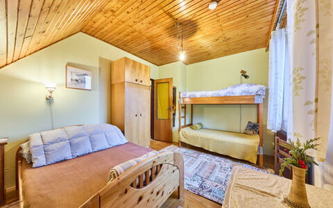 Černý: Seng, Soveværelse, Træ, Indretning, Loft, Sengetøj, Sengetøj, Etage, Møbel, Bed Frame