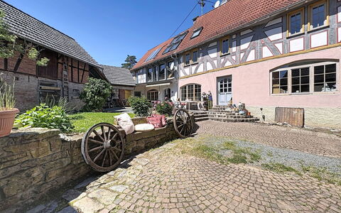 Alte Scheune: Svømmepøl, Boligområde, Urban Design, Menneskelig Bosættelse, Hjem, Estate, Lejlighed, Udvej, Ejerlejlighed, Hacienda