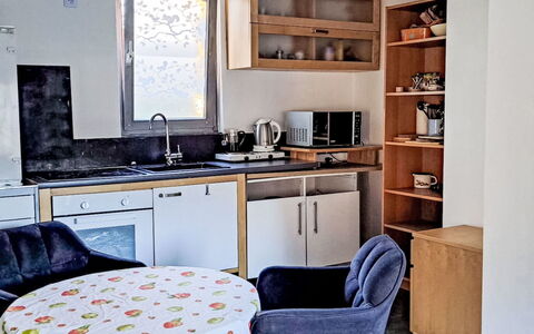 Idstein 100: Møbel, Indretning, Træ, Gulvbelægning, Værelse, Etage, Belysning, Cabinetry, Køkken Apparat, Køkken