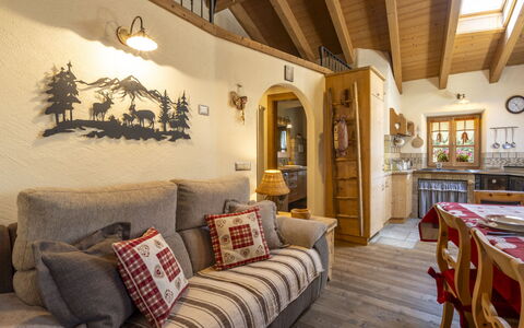 Chalet Ralon: Møbel, Væg, Træ, Indretning, Hjem, Hus, Stue, Couch, Loft, Gulvbelægning