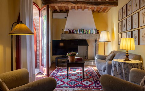 Villa Santa Barbara: Møbel, Indretning, Væg, Gulvbelægning, Træ, Etage, Værelse, Loft, Couch, Stue