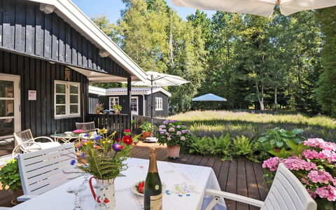 Ami - 850M from the Sea: Hus, Hjem, Tag, Sommerhus, Busk, Boligområde, Have, Veranda, Land Lot