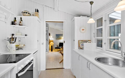 Ami - 850M from the Sea: Indretning, Gulvbelægning, Loft, Køkken, Countertop, Etage, Større Bandage, Cabinetry, Lysarmatur, Hjem
