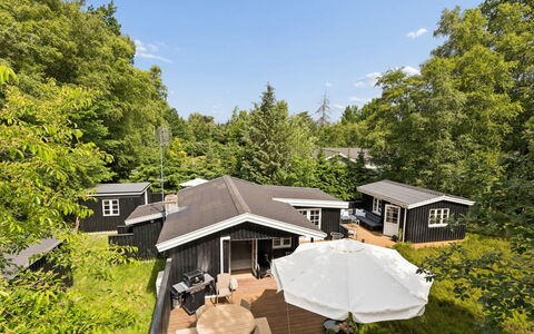 Ami - 850M from the Sea: Hjem, Hus, Tag, Boligområde, Sommerhus, Estate, Sidespor, Have, Landscaping, Gård