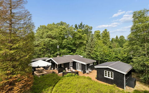 Ami - 850M from the Sea: Hus, Hjem, Sommerhus, Tag, Landdistrikt, Land Lot, Estate, Have, Landscaping, Gård