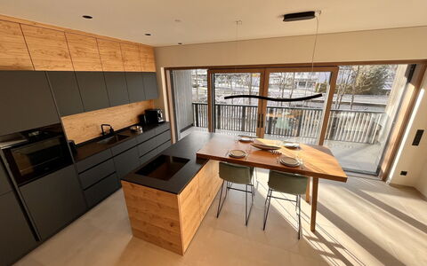 Apartment Places2Be: Møbel, Gulvbelægning, Køkken, Træ, Countertop, Indretning, Etage, Cabinetry, Trægulve, Køkken Apparat