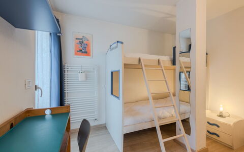 Casa Roby: Indretning, Møbel, Seng, Gulvbelægning, Soveværelse, Etage, Træ, Loft, Værelse, Køjeseng