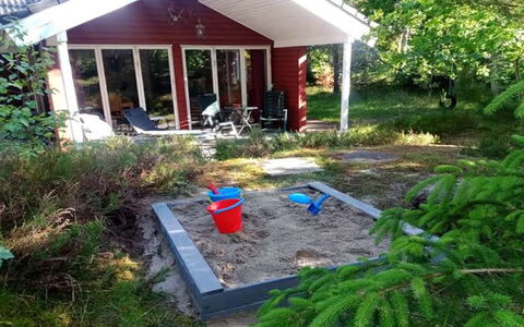 Ferdine - from the Sea: Busk, Have, Sommerhus, Land Lot, Backyard, Bunddække, Garden Bygninger, Skur, Gård