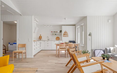 Edine - 917M from the Sea: Gulvbelægning, Trægulve, Etage, Træ, Indretning, Møbel, Loft, Laminat Gulv, Hjem, Stue