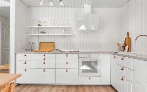 Edine - 917M from the Sea: Træ, Gulvbelægning, Trægulve, Etage, Køkken, Hårdttræ, Planke, Bejdse, Cabinetry, Naturmateriale