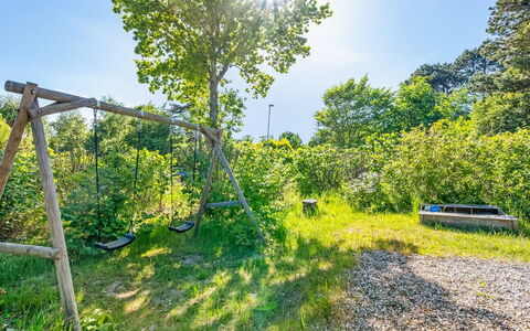 Isalie - 300M from the Sea: Blå, Vegetationen, Busk, Sommer, Plantesamfund, Have, Forår, Sollys, Eng, Parkere
