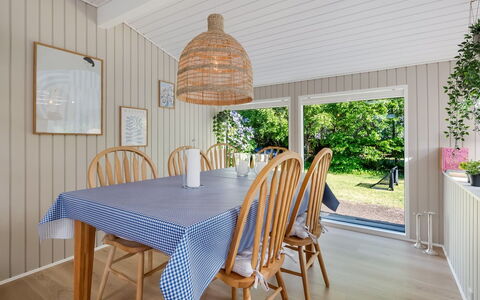 Skuli - 300M from the Sea: Træ, Indretning, Møbel, Loft, Gulvbelægning, Etage, Stol, Hjem, Køkken & Spisebord, Spisestue