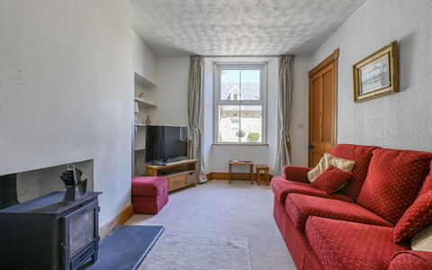 Coach House on Aigas Golf Course: Gulvbelægning, Væg, Etage, Møbel, Træ, Indretning, Loft, Værelse, Lejlighed, Stue