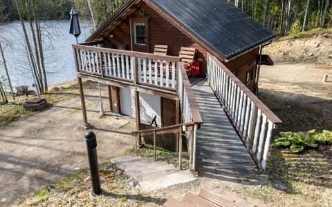 Villa Kaidanjylhä: Himmel, Møbel, Træ, Udendørs Møbler, Bord, Stol, Sky, Udendørs Bord, Hårdttræ, Planke