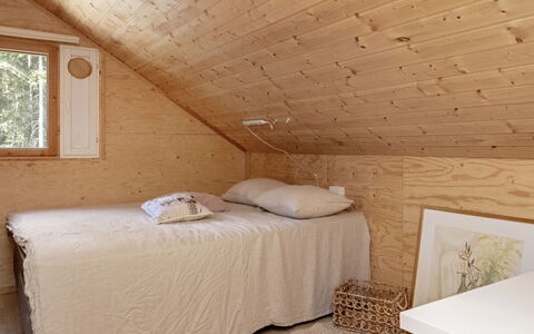 Villa Kaidanjylhä: Himmel, Møbel, Træ, Udendørs Møbler, Bord, Stol, Sky, Udendørs Bord, Hårdttræ, Planke