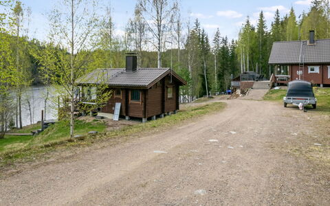 Villa Kaidanjylhä: Himmel, Møbel, Træ, Udendørs Møbler, Bord, Stol, Sky, Udendørs Bord, Hårdttræ, Planke
