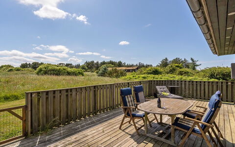 Solveig - 1.5Km from the Sea: Bygning, Hus, Vindue, Hjem, Tag, Boligområde, Busk, Sommerhus, Land Lot