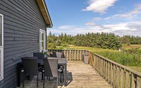 Solveig - 1.5Km from the Sea: Bygning, Hus, Vindue, Hjem, Tag, Boligområde, Busk, Sommerhus, Land Lot