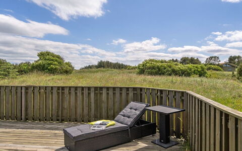 Solveig - 1.5Km from the Sea: Bygning, Hus, Vindue, Hjem, Tag, Boligområde, Busk, Sommerhus, Land Lot