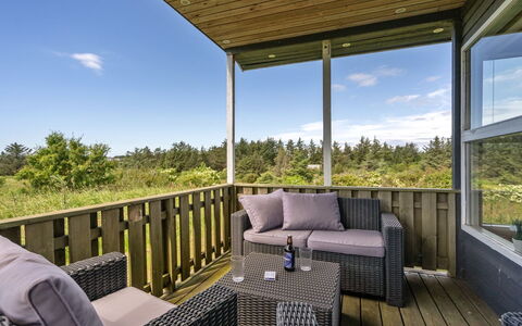 Solveig - 1.5Km from the Sea: Bygning, Hus, Vindue, Hjem, Tag, Boligområde, Busk, Sommerhus, Land Lot