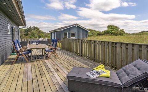 Solveig - 1.5Km from the Sea: Bygning, Hus, Vindue, Hjem, Tag, Boligområde, Busk, Sommerhus, Land Lot