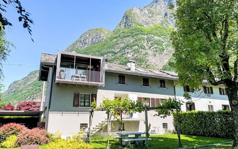 Zani: Møbel, Stol, Bord, Udendørs Møbler, Udendørs Bord, Køkken & Spisebord, Paraply, Skygge, Restaurant, Blomsterkrukke