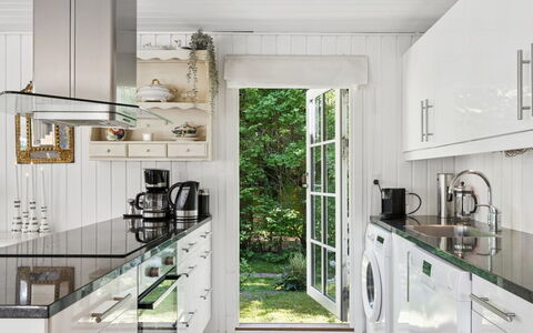 Stig - 1.1Km from the Sea: Køkken, Gulvbelægning, Indretning, Træ, Køkken Apparat, Countertop, Etage, Cabinetry, Hjem, Loft