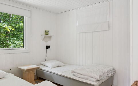 Stig - 1.1Km from the Sea: Væg, Træ, Gulvbelægning, Etage, Soveværelse, Indretning, Seng, Møbel, Loft, Værelse