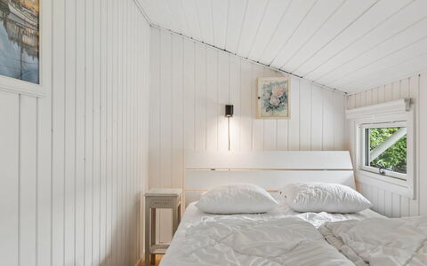 Stig - 1.1Km from the Sea: Træ, Indretning, Gulvbelægning, Loft, Etage, Soveværelse, Seng, Hjem, Belysning, Sengetøj