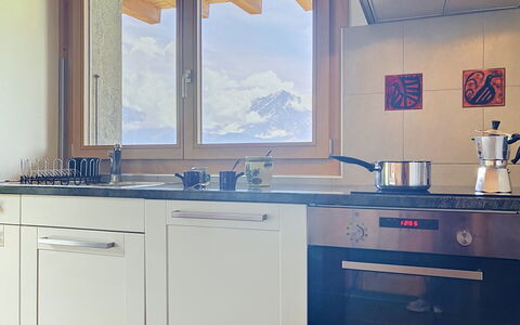 Chalet le Cornuit: Køkken, Køkken Apparat, Countertop, Større Bandage, Indretning, Møbel, Cabinetry, Gulvbelægning, Træ, Husholdningsapparat
