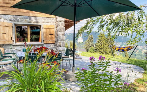Chalet le Cornuit: Paraply, Udendørs Møbler, Møbel, Stol, Have, Skygge, Udendørs Bord, Landscaping, Gård, Eco Hotel