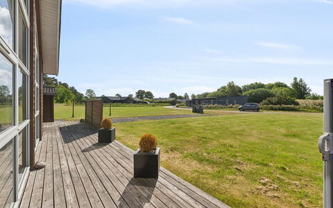 Eve - 700M from the Sea: Himmel, Græs, Almindeligt, Land Lot, Lawn, Skygge, Hårdttræ, Landscaping, Estate, Gård