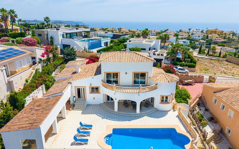Bougainvillea: Blå, Estate, Villa, Udvej, Hotel, Svømmepøl, Ferieby, Mansion, Altan