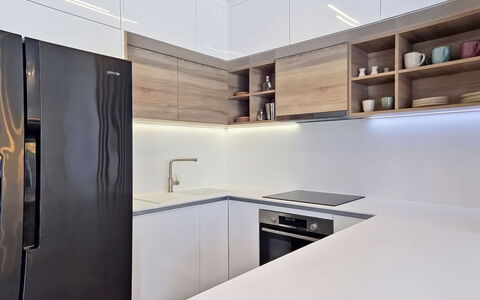 Lotta: Køkken, Cabinetry, Køkken Apparat, Indretning, Gulvbelægning, Countertop, Væg, Møbel, Træ, Hjem