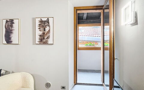 Silvia: Væg, Træ, Gulvbelægning, Etage, Indretning, Dør, Loft, Hårdttræ, Trægulve, Home Dør