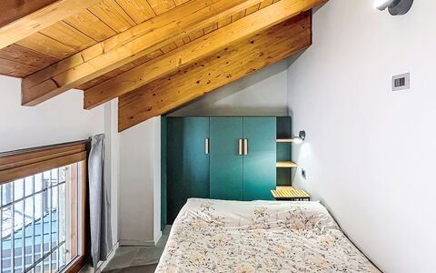 Silvia: Træ, Indretning, Loft, Gulvbelægning, Etage, Værelse, Lejlighed, Attic, Hårdttræ, Bejdse