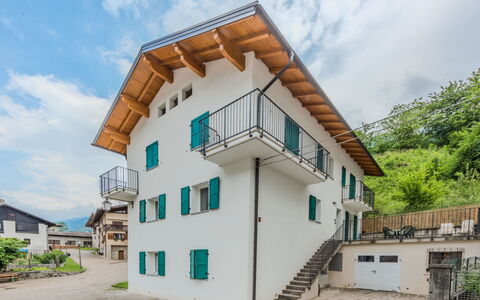 La Casa di Bruna: Bygning, Vindue, Boligområde, Hjem, Hus, Facade, Menneskelig Bosættelse, Altan, Hældning, Lejlighed