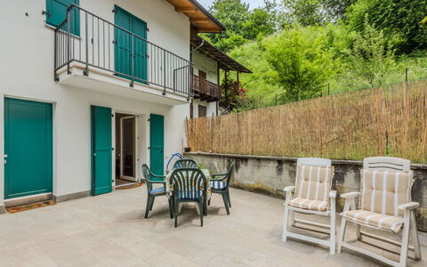 La Casa di Bruna: Veranda, Altan, Udendørs Møbler, Hegn, Skygge, Gård, Stueplante, Bejdse, Backyard, Eco Hotel