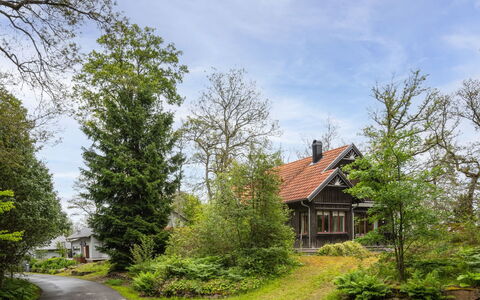 Lövekulle: Træ, Grøn, Afdeling, Hus, Hjem, Busk, Boligområde, Sommerhus, Tag