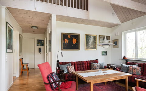 Lövekulle: Indretning, Møbel, Gulvbelægning, Væg, Træ, Loft, Etage, Værelse, Hjem, Stue