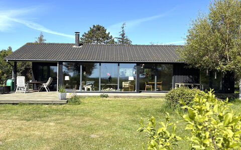 Stasia - 50M from the Sea: Tag, Hus, Busk, Hjem, Sommerhus, Land Lot, Bunddække, Stuehus, Skygge