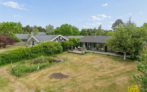 Stasia - 50M from the Sea: Hus, Tag, Busk, Hjem, Boligområde, Land Lot, Sommerhus, Have, Bunddække