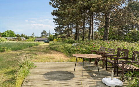 Stasia - 50M from the Sea: Busk, Land Lot, Plantesamfund, Møbel, Have, Bunddække, Udendørs Møbler, Udendørs Bord, Backyard