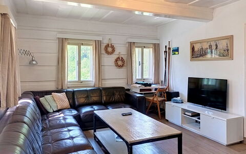 Jizera Cottage: Møbel, Indretning, Couch, Træ, Gulvbelægning, Loft, Etage, Stue, Værelse, Hjem