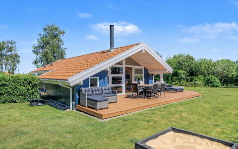 Ronna - 160M from the Sea: Hjem, Sommerhus, Estate, Stuehus, Veranda, Garden Bygninger, Sidespor, Villa