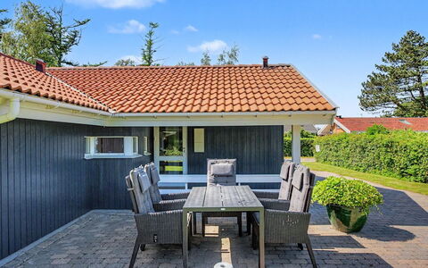 Ronna - 160M from the Sea: Hus, Hjem, Tag, Sommerhus, Skygge, Sidespor, Estate, Veranda, Landscaping, Have