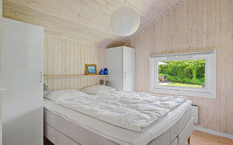 Ronna - 160M from the Sea: Træ, Soveværelse, Loft, Indretning, Hjem, Seng, Sengetøj, Værelse, Sengetøj, Bed Frame