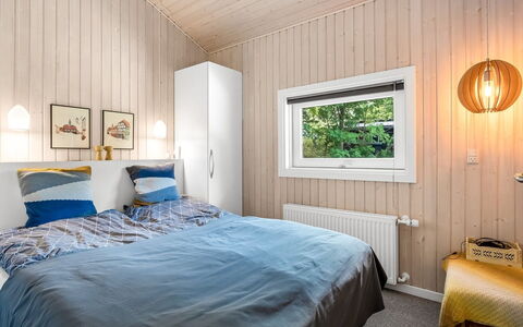 Rise - 600M from the Sea: Soveværelse, Træ, Indretning, Seng, Loft, Sengetøj, Sengetøj, Møbel, Etage, Gulvbelægning