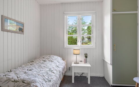 Arisa - from the Sea: Væg, Træ, Gulvbelægning, Indretning, Etage, Soveværelse, Loft, Seng, Hjem, Sengetøj