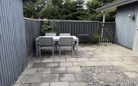 Arisa - from the Sea: Gulvbelægning, Etage, Flise, Blomsterkrukke, Kompositmateriale, Have, Backyard, Udendørs Møbler, Gårdhave, Beton